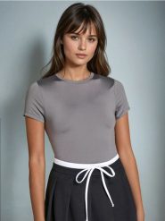 Koszulka basic - szary. Szare koszulki damskie Sinsay, l, bez wzorów, bez kołnierzyka, bez ramiączek. W wyprzedaży za 9.99 zł.