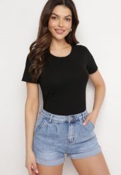 Czarny Bawełniany T-shirt o Klasycznym Kroju Zilira. Czarne t-shirty damskie Born2be, bez wzorów, z bawełny, bez kołnierzyka. Za 19.99 zł.