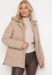 Beżowa Kurtka Pikowana z Nieodpinanym Kapturem i Suwakami na Dole Nornals. Brązowe kurtki damskie Born2be, na zimę, xl, bez wzorów. Za 119.99 zł.