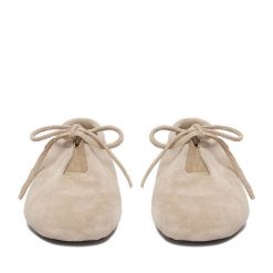 Półbuty GINO ROSSI. Brązowe półbuty damskie Gino Rossi, bez wzorów, bez obcasa, na płaskiej podeszwie, bez zapięcia. Za 329.99 zł.