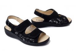 Dr. Brinkmann 710135-01 czarny, sandały damskie. Czarne sandały damskie Dr. Brinkmann, bez wzorów, bez obcasa, na koturnie, bez zapięcia. Za 394.90 zł.