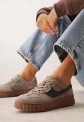 Beżowe Zamszowe Sneakersy w Stylu Klasycznych Tenisówek ze Skórzaną Wkładką Riosera. Brązowe obuwie sportowe casual damskie Born2be, z jeansu, bez zapięcia. Za 189.99 zł.