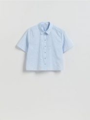 Ażurowa koszula - jasnoniebieski. Niebieskie koszule damskie Reserved, l, w ażurowe wzory, z bawełny, bez kołnierzyka, bez ramiączek. Za 109.99 zł.