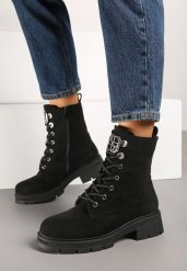 Czarne Botki Workery z Imitacji Zamszu Ocieplane Futrem Resizelle. Czarne botki damskie Born2be, z futra, eleganckie, bez obcasa, na obcasie, bez zapięcia. Za 169.99 zł.