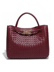 SUVRAI Torebka w kolorze bordowym - 30 x 23 x 13 cm rozmiar: onesize. Czerwone torebki klasyczne damskie SUVRAI, z materiału, bez dodatków. Za 152.99 zł.