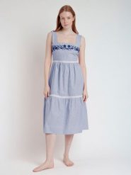 Admas Sukienka w kolorze błękitnym rozmiar: XL. Niebieskie sukienki damskie admas, z aplikacjami, bez ramiączek. Za 134.85 zł.