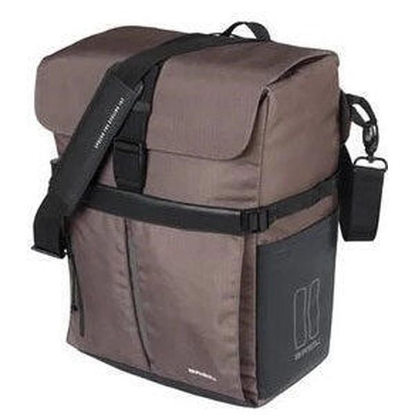 Basil Move MIK Studs torba rowerowa 15L. Brązowe torby na laptopa BASIL, bez wzorów. Za 380.00 zł.