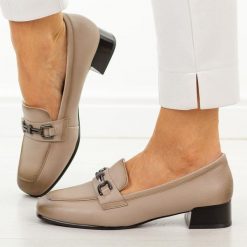 Beżowe skórzane półbuty damskie na obcasie Vinceza 39978. Brązowe czółenka damskie VINCEZA, z aplikacjami, z jeansu, bez obcasa, na obcasie. Za 219.00 zł.