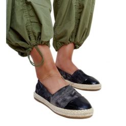 Czarne błyszczące espadryle Surana. Czarne espadryle damskie bez wzorów, z gumy, bez obcasa. Za 81.83 zł.