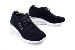 MUSTANG 46C0001 navy, półbuty/sneakersy damskie. Niebieskie półbuty damskie Mustang, bez wzorów, bez obcasa, na koturnie, bez zapięcia. Za 144.95 zł.