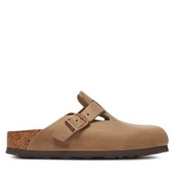 Klapki Birkenstock. Brązowe klapki damskie Birkenstock, bez wzorów, z zamszu, bez obcasa, bez zapięcia. Za 529.99 zł.