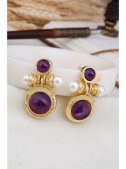 L'Atelier de Gaia Pozłacane kolczyki z perłami i ametystami rozmiar: onesize. Białe kolczyki damskie L'Atelier de Gaia, z ametystem, pozłacane. Za 126.75 zł.