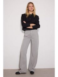 Trendyol Spodnie w kolorze szarym rozmiar: 40. Szare spodnie materiałowe damskie Trendyol, bez wzorów, z lyocellu. Za 86.99 zł.