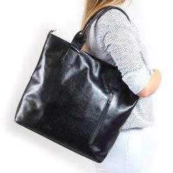 Torebka skórzana DAN-A T377 czarna. Czarne torebki klasyczne damskie DAN-A, ze skóry, bez dodatków. Za 329.99 zł.