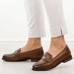 Brązowe skórzane mokasyny damskie Cambell 19381. Brązowe mokasyny damskie Cambell, na jesień, z jeansu, z okrągłym noskiem, bez obcasa. Za 229.00 zł.