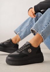 Czarne Sneakersy VICES na Żłobionej Podeszwie Zdobione Elegancką Aplikacją Lunatea. Czarne obuwie sportowe damskie Born2be, z jeansu, bez zapięcia. Za 119.99 zł.