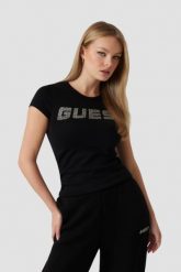 GUESS Czarny damski t-shirt Kiara. Czarne t-shirty damskie Guess, s, z aplikacjami, bez kołnierzyka. W wyprzedaży za 174.99 zł.