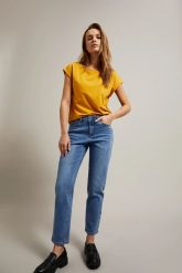 Gładkie jeansy boyfriend niebieskie. Niebieskie jeansy damskie MOODO. W wyprzedaży za 74.99 zł.