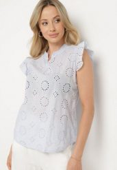 Jasnoniebieska Ażurowa Bluzka z Bawełny z Falbankami Emzekia. Niebieskie bluzki damskie Born2be, l, w ażurowe wzory, z bawełny, eleganckie, bez kołnierzyka, bez ramiączek. Za 34.99 zł.