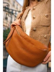 Maison héritage PARIS Skórzana saszetka "Rachel" w kolorze jasnobrązowym - 34 x 17 cm rozmiar: onesize. Brązowe nerki i saszetki damskie maison héritage PARIS, bez wzorów, z materiału. Za 239.99 zł.