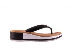 Japonki Azaleia 281 517 Black, Czarny, Guma - 37. Czarne klapki damskie Azaleia, bez wzorów, z gumy, bez obcasa, bez zapięcia. W wyprzedaży za 53.10 zł.