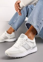Białe Sneakersy o Klasycznym Fasonie z Ozdobnymi Wstawkami Wrentia. Białe obuwie sportowe damskie Renee, z jeansu, bez zapięcia, trekkingowe. Za 89.99 zł.
