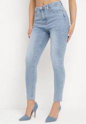Jasnoniebieskie Jeansy Skinny z Elastycznej Bawełny z Ozdobną Szlufką Almiria. Niebieskie jeansy damskie Born2be, bez wzorów, z bawełny. Za 89.99 zł.