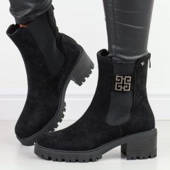 Czarne zamszowe botki damskie T.Sokolski Z24-167. Czarne botki damskie Sokolski, na jesień, z zamszu, eleganckie, z okrągłym noskiem, bez obcasa, bez zapięcia. Za 219.00 zł.