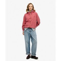 Kurtka dresowa z kapturem zapinana na zamek, damska, z rękawami raglanowymi Supe. Czerwone kurtki damskie Superdry, bez wzorów, z dresówki, z kapturem. Za 319.40 zł.