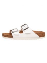 Birkenstock Klapki "Arizona" w kolorze białym rozmiar: 39. Białe klapki damskie Birkenstock, bez wzorów, z materiału, z otwartym noskiem, bez obcasa, bez zapięcia. Za 285.49 zł.