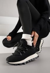 Czarne Sneakersy w Stylu Śniegowców na Grubej Podeszwie z Tłoczeniem Sinetta. Czarne obuwie sportowe damskie Born2be, z dzianiny, bez zapięcia. Za 109.99 zł.