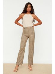 Trendyol Spodnie w kolorze brązowo-beżowym rozmiar: 40. Brązowe spodnie materiałowe damskie Trendyol, bez wzorów, z materiału. Za 60.99 zł.