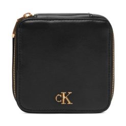 Portfel Calvin Klein. Czarne portfele damskie Calvin Klein, bez wzorów. Za 249.99 zł.