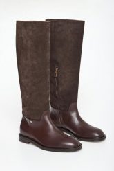 Kozaki damskie zamszowe BALDININI. Kozaki damskie Baldinini, z zamszu, bez obcasa, bez zapięcia. Za 2,989.00 zł.