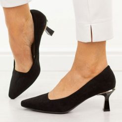 Czarne zamsz Polskie szpilki damskie Suzana 6030. Czarne szpilki damskie Suzana, bez wzorów, z zamszu, bez obcasa, na obcasie, bez zapięcia. W wyprzedaży za 219.12 zł.