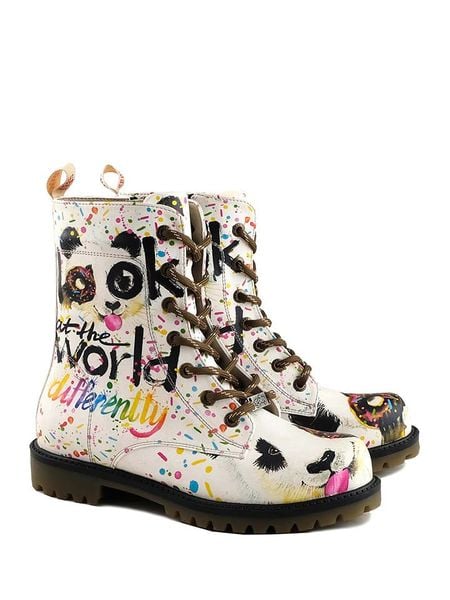 Goby Botki w kolorze białym ze wzorem rozmiar: 42. Białe botki damskie Goby, z materiału, z okrągłym noskiem, bez obcasa, bez zapięcia. Za 218.05 zł.