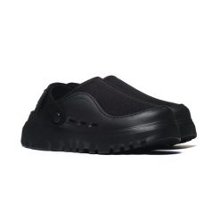Klapki Ugg GoldenGlow 1166912-BLK. Czarne klapki damskie Ugg, bez wzorów, z gumy, z okrągłym noskiem, bez obcasa, bez zapięcia. Za 439.00 zł.