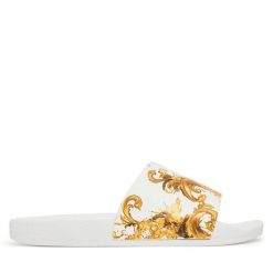 Klapki Versace Jeans Couture. Białe klapki damskie Versace Jeans Couture, bez wzorów, z jeansu, bez obcasa, bez zapięcia. Za 359.99 zł.