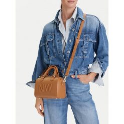 Torebka Nine West. Brązowe torebki klasyczne damskie Nine West, bez dodatków. Za 269.99 zł.