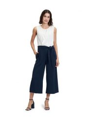 BETTY & CO Kombinezon w kolorze biało-granatowym rozmiar: 40. Białe kombinezony damskie Betty & Co, bez wzorów, bez kołnierzyka, bez ramiączek. Za 144.95 zł.