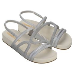 Sandały Ipanema Walk Sandal 27211 BF982 srebrny. Szare sandały damskie bez wzorów, bez obcasa, bez zapięcia. Za 255.37 zł.