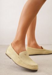 Żółte Mokasyny VICES ze Skórzaną Wkładką i Metalową Ozdobą Aquilin. Żółte mokasyny damskie Born2be, z materiału, z okrągłym noskiem, bez obcasa. Za 89.99 zł.