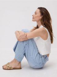 Trendyol Dżinsy - Regular fit - w kolorze błękitnym rozmiar: 36. Niebieskie jeansy damskie Trendyol, z podwyższonym stanem. Za 79.40 zł.