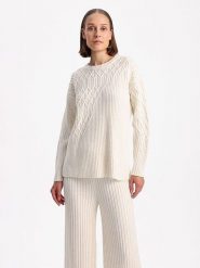 BGN Sweter w kolorze kremowym rozmiar: 38. Brązowe swetry klasyczne damskie BGN, ze splotem, bez kołnierzyka. Za 140.86 zł.