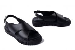 MARCO TOZZI 2-28281-44 001 black, sandały damskie. Czarne sandały damskie Marco Tozzi, bez wzorów, z gumy, bez obcasa, bez zapięcia. Za 209.93 zł.