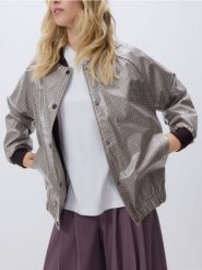Kurtka bomber w kratę - wielobarwny. Kurtki damskie Reserved, l, bez wzorów, z tkaniny, bez kaptura. W wyprzedaży za 79.99 zł.
