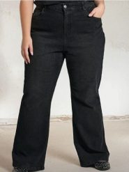 Jeansy bootcut - czarny. Czarne jeansy damskie Sinsay, plus size. W wyprzedaży za 39.99 zł.