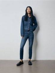Jeansy slim mid rise - granatowy. Niebieskie jeansy damskie Reserved. W wyprzedaży za 59.99 zł.