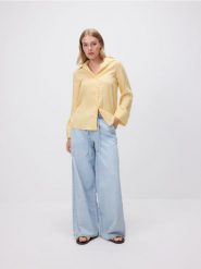 Jeansy wide leg ze sznurkiem - niebieski. Niebieskie jeansy damskie Reserved. W wyprzedaży za 79.99 zł.