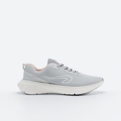 Buty do biegania damskie Kiprun Jogflow 100.1. Białe obuwie sportowe damskie KALENJI, z kauczuku, bez zapięcia, do biegania. Za 99.99 zł.